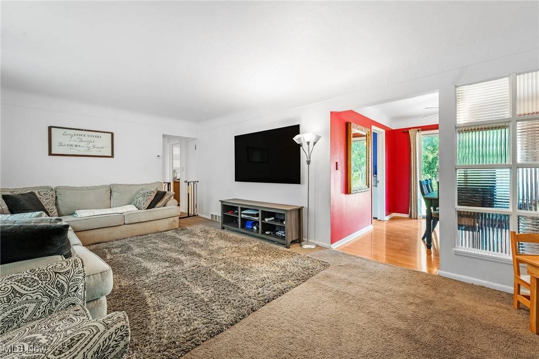 Fairview Park, OH 44126,21494 Mastick RD