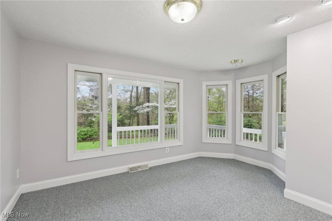 Kirtland, OH 44094,9210 Russellhurst DR