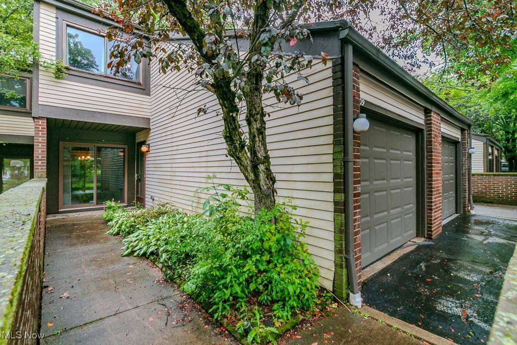 Richmond Heights, OH 44143,509 Forsythia LN