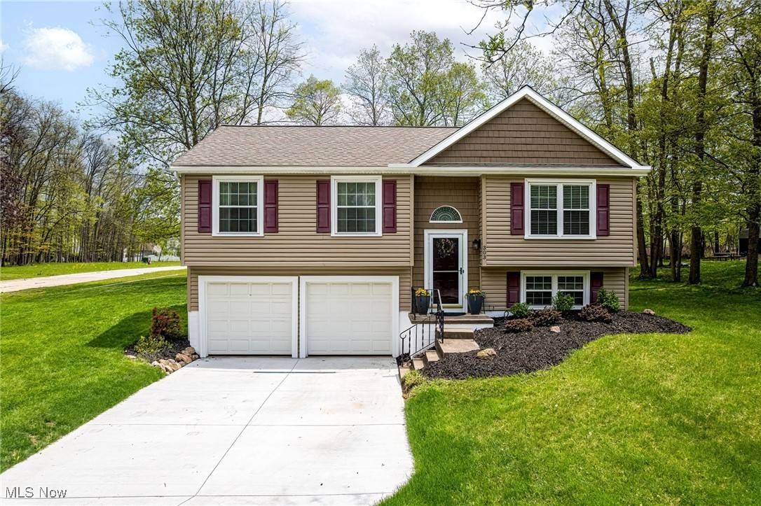 Medina, OH 44256,303 Broken Fence DR
