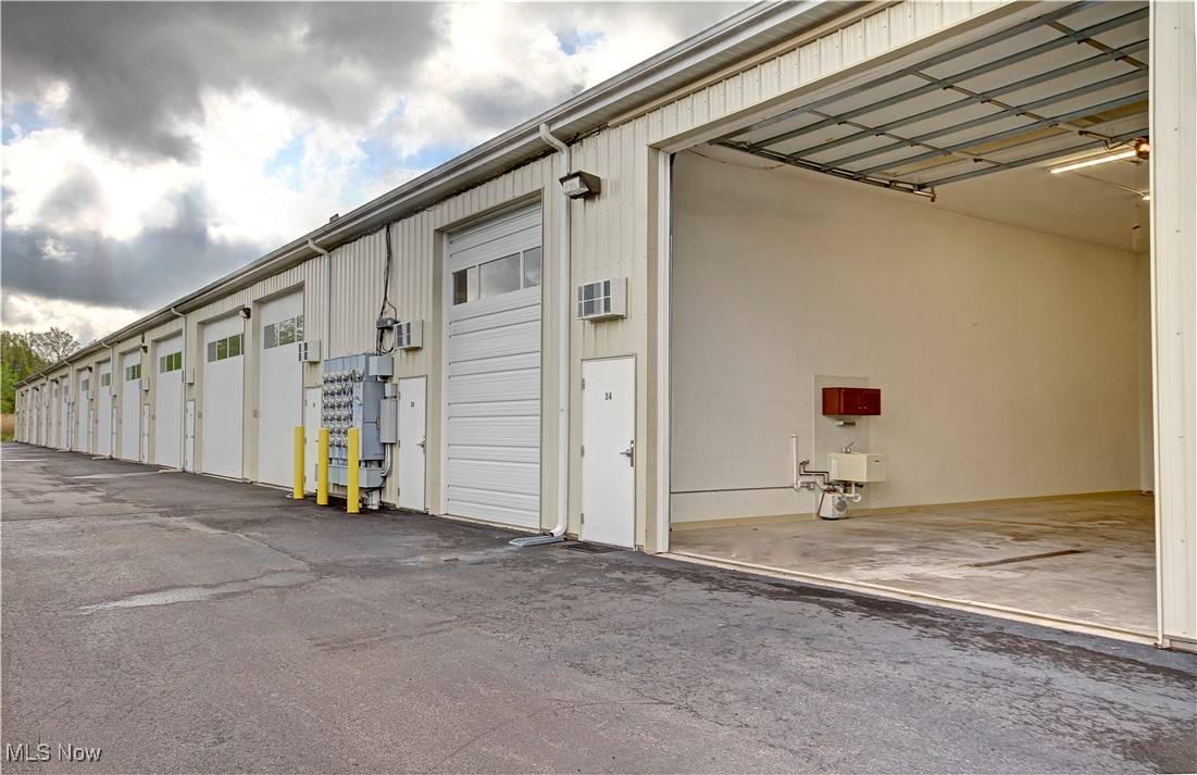 Avon, OH 44011,1049 Center RD #34