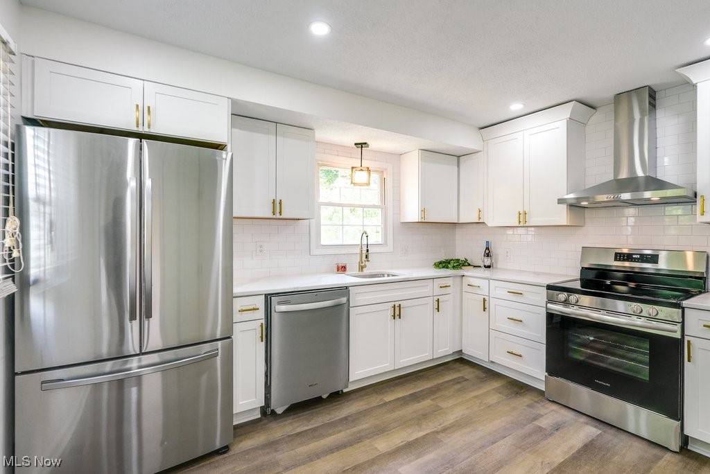 Cuyahoga Falls, OH 44223,2881 12th ST