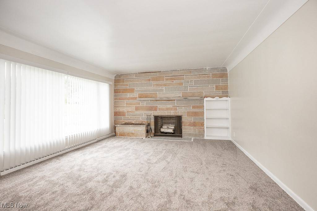 Akron, OH 44307,902 Diana AVE