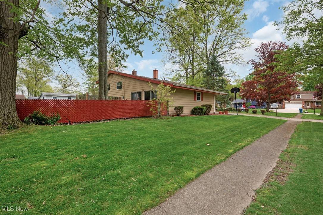 Olmsted Falls, OH 44138,26460 Redwood DR