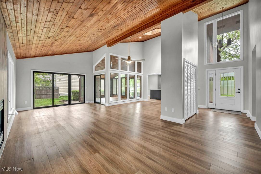 Akron, OH 44312,433 Herbert RD