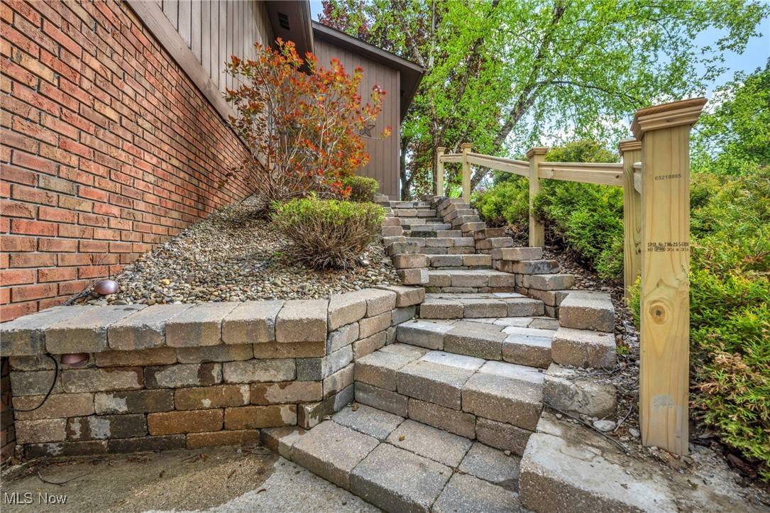 Akron, OH 44312,433 Herbert RD