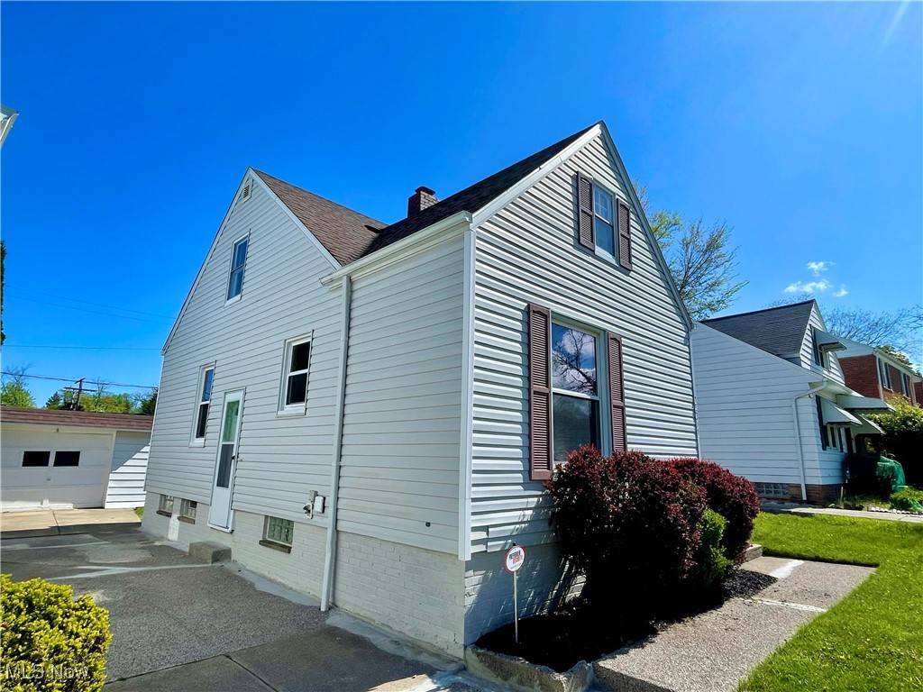 Maple Heights, OH 44137,18311 Highland DR