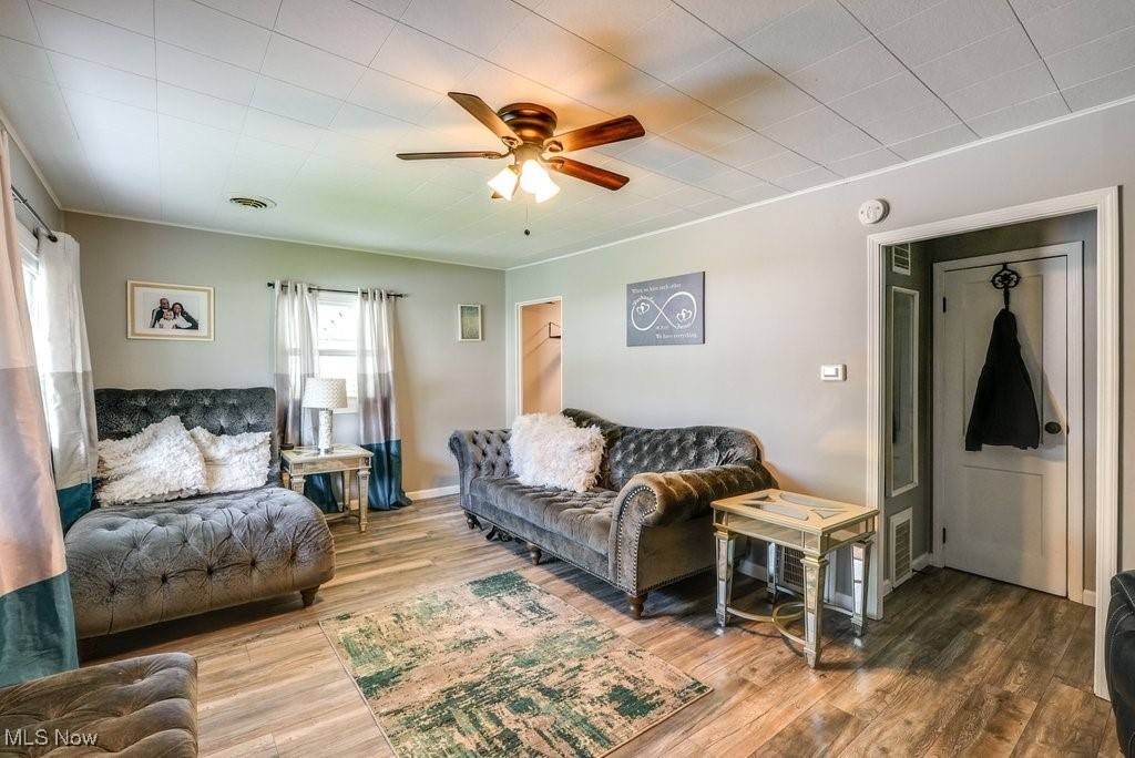 Cuyahoga Falls, OH 44221,2367 11th ST