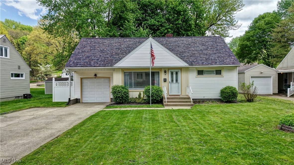 North Canton, OH 44720,1408 Castlewood AVE SW
