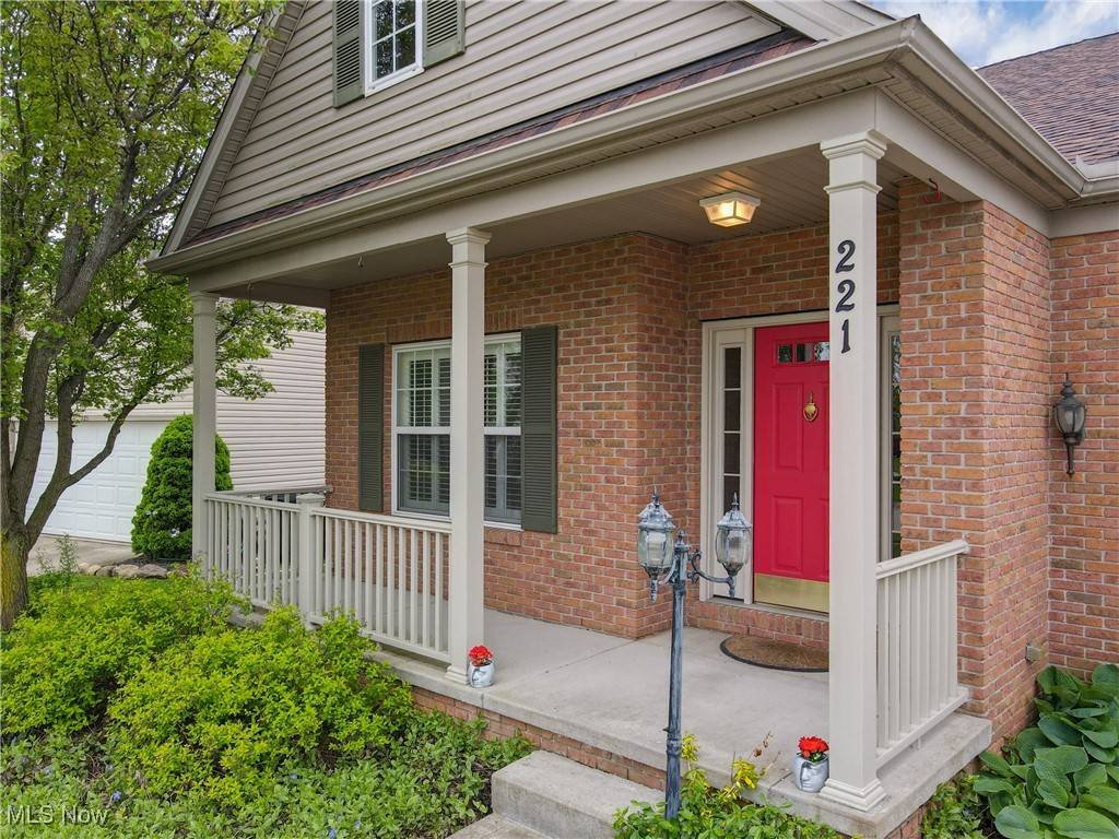 Wadsworth, OH 44281,221 Gatwick Grove CIR