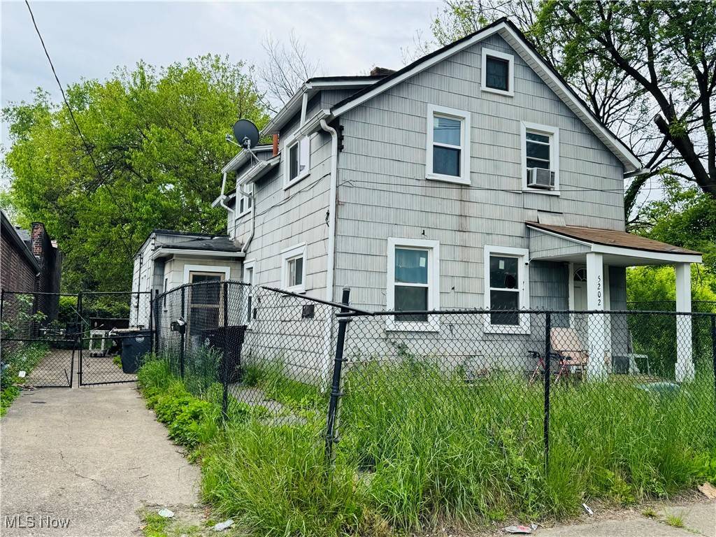 Cleveland, OH 44127,5202 Track AVE