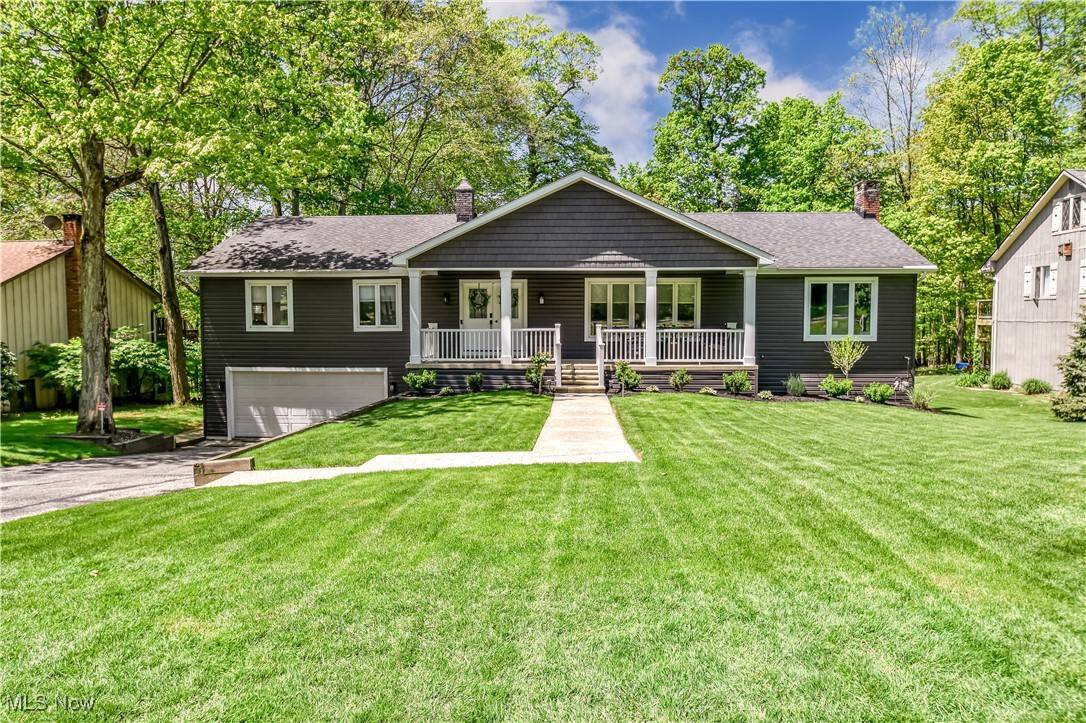 Chagrin Falls, OH 44023,17170 North Brook TRL