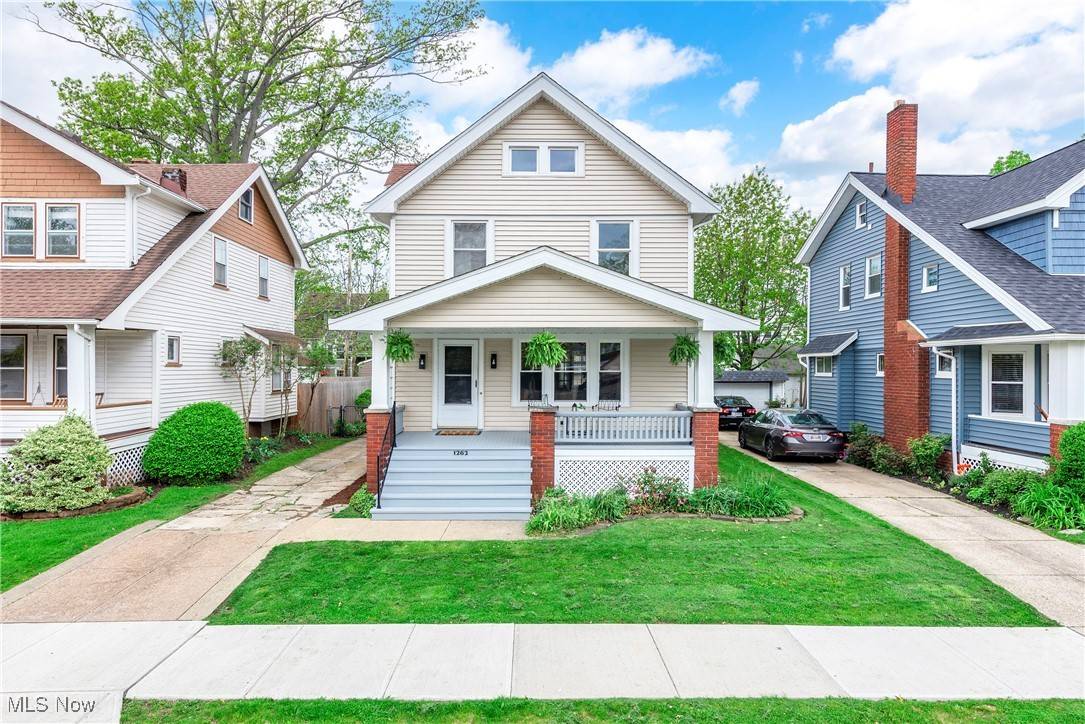 Lakewood, OH 44107,1262 Gladys AVE