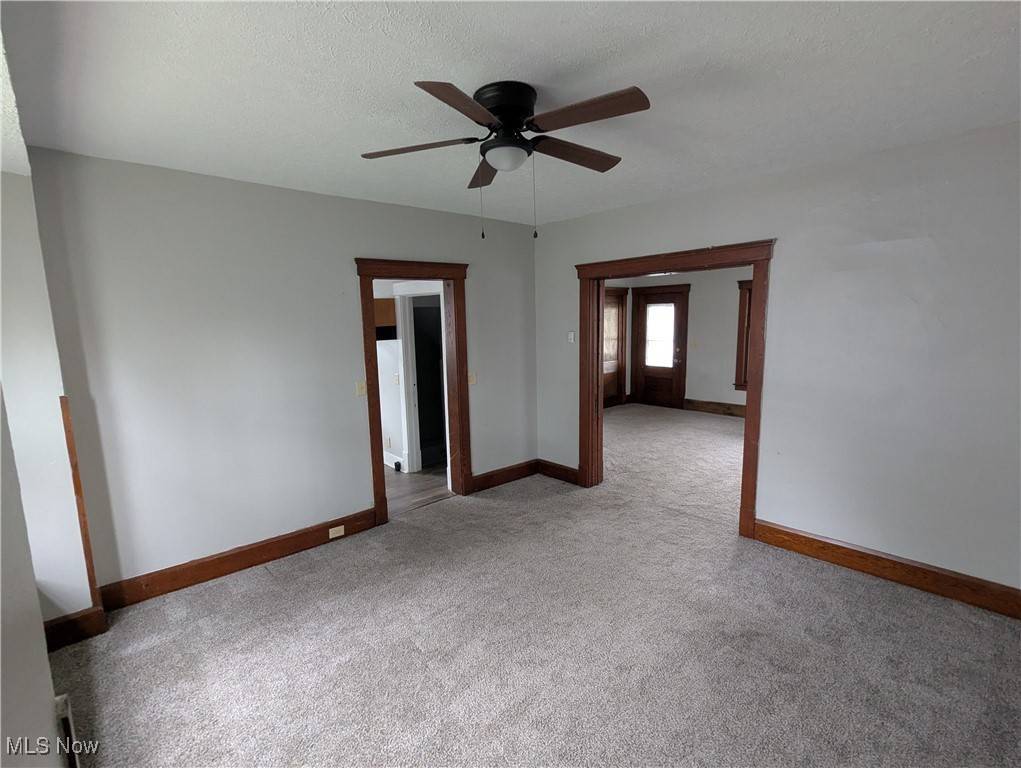 Elyria, OH 44035,906 Middle AVE
