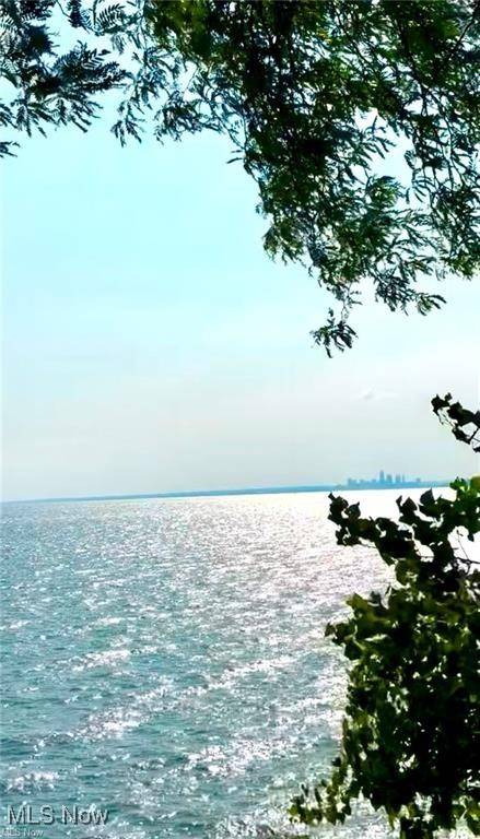 Bay Village, OH 44140,31600 Lake RD