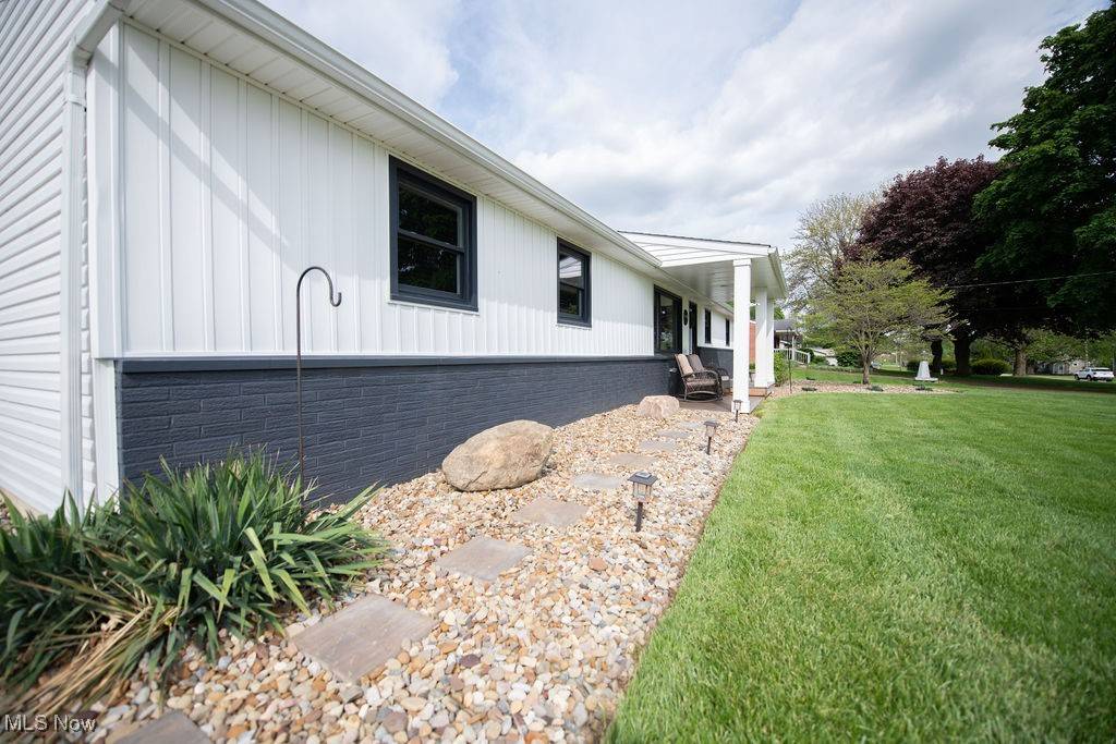 Hartville, OH 44632,1101 Woodland ST SW