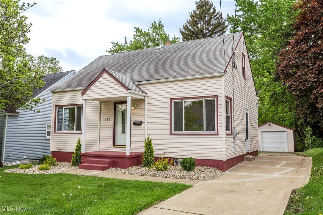 Akron, OH 44320,1232 Dover AVE