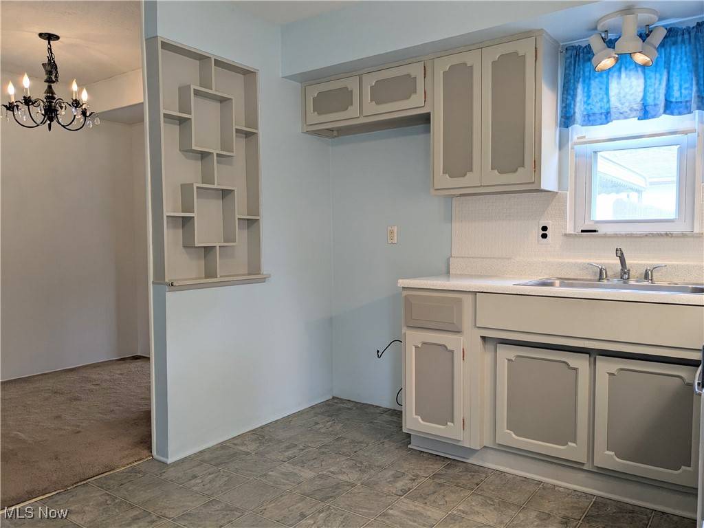 Parma, OH 44129,5305 Amherst DR
