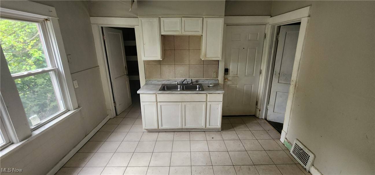 Cleveland, OH 44120,12905 Griffing AVE