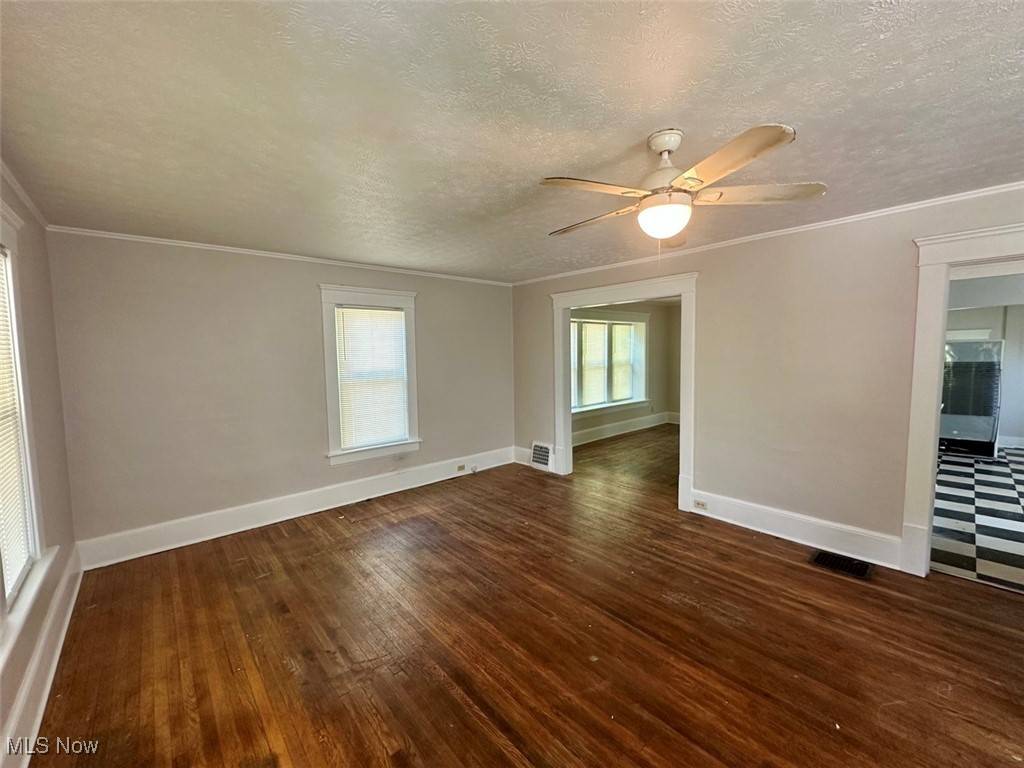 Akron, OH 44302,254 Grand AVE