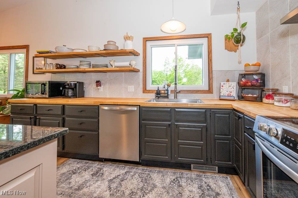 Diamond, OH 44412,8584 Fisher RD