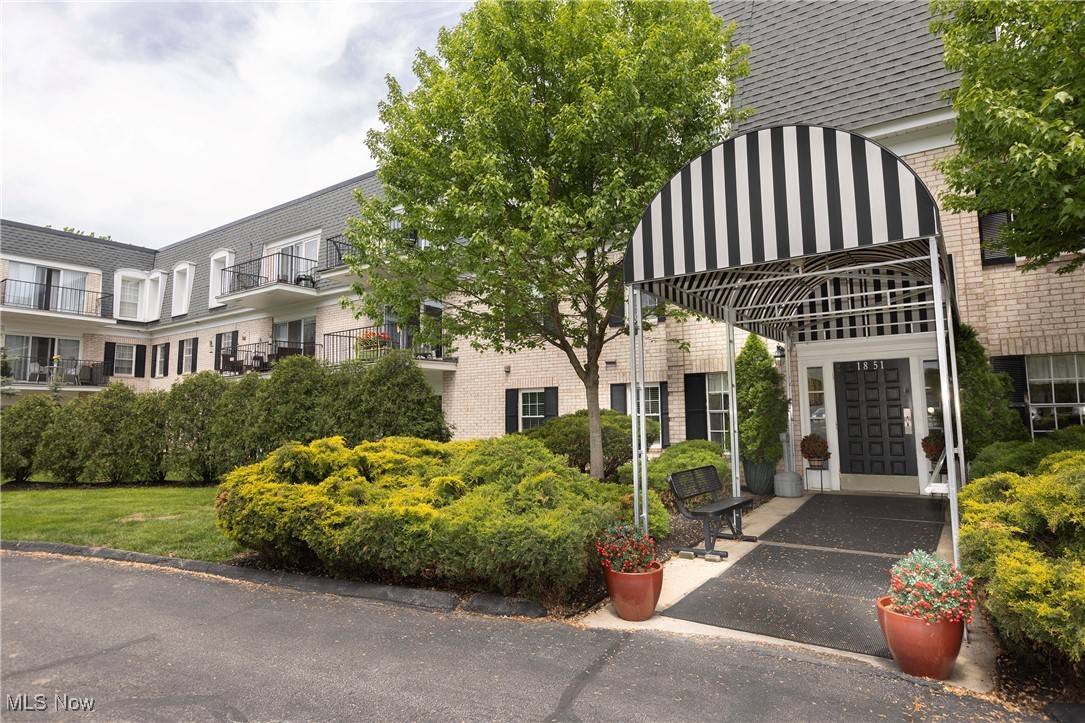 Westlake, OH 44145,1851 King James #113