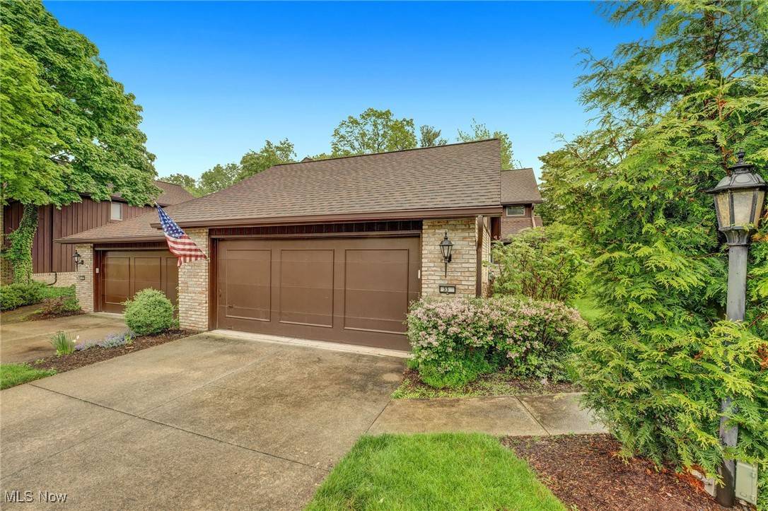 Rocky River, OH 44116,33 Brandon PL