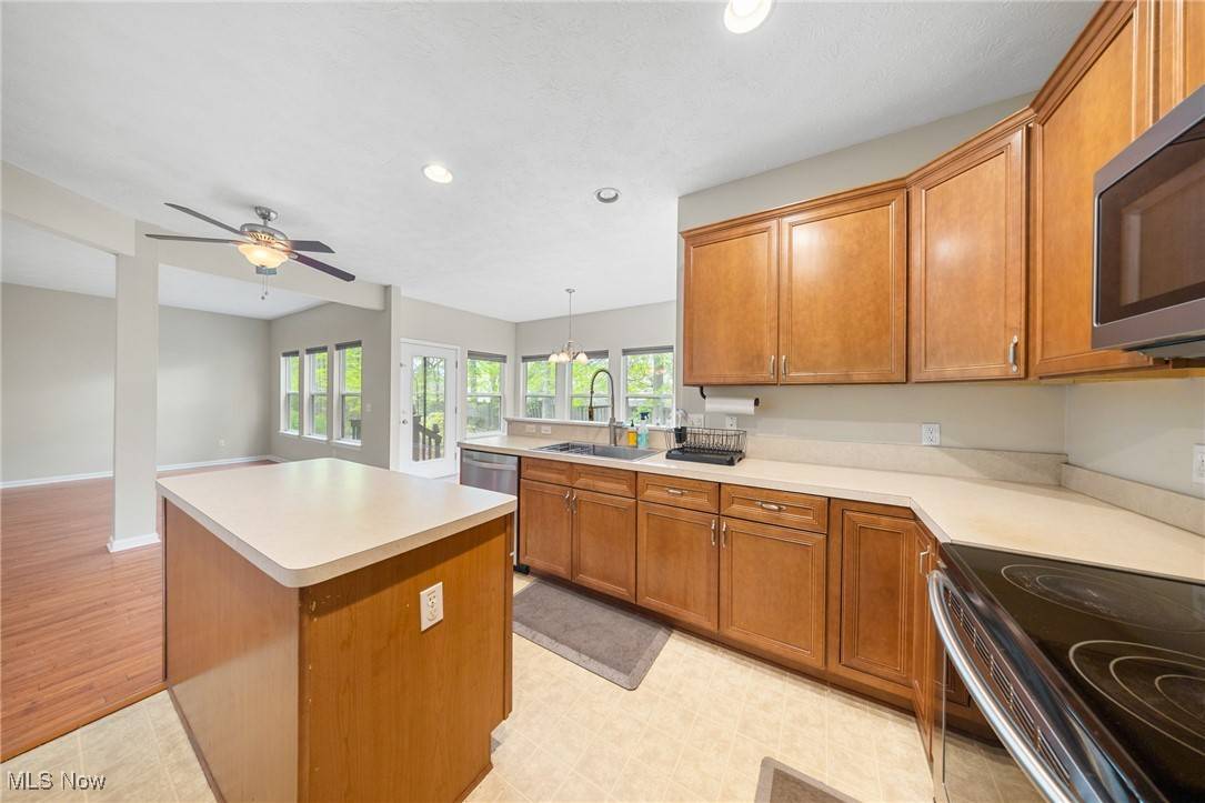 North Ridgeville, OH 44039,35191 Schoolhouse LN