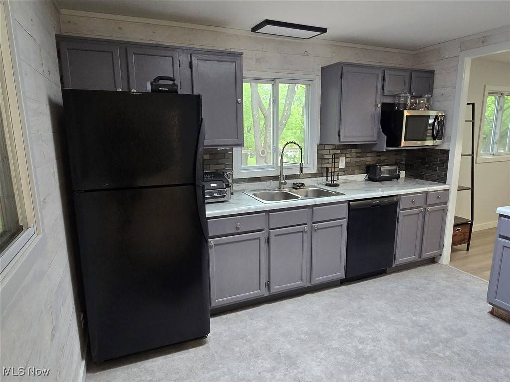 Akron, OH 44305,912 Ute AVE