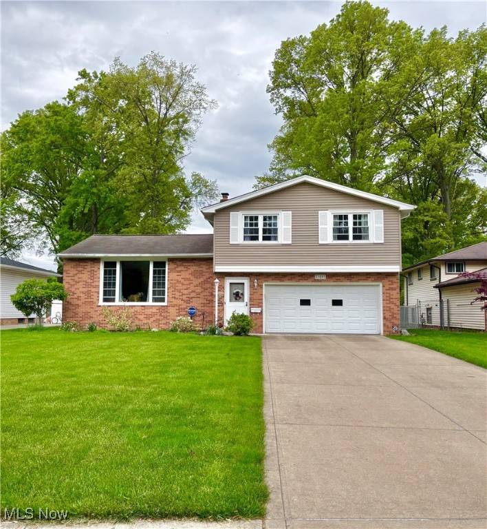 North Olmsted, OH 44070,23593 Carriage LN