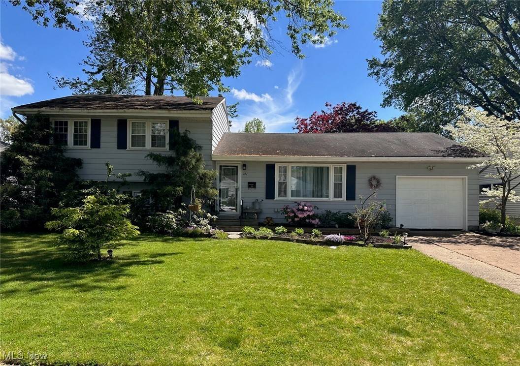 Elyria, OH 44035,221 Yale AVE