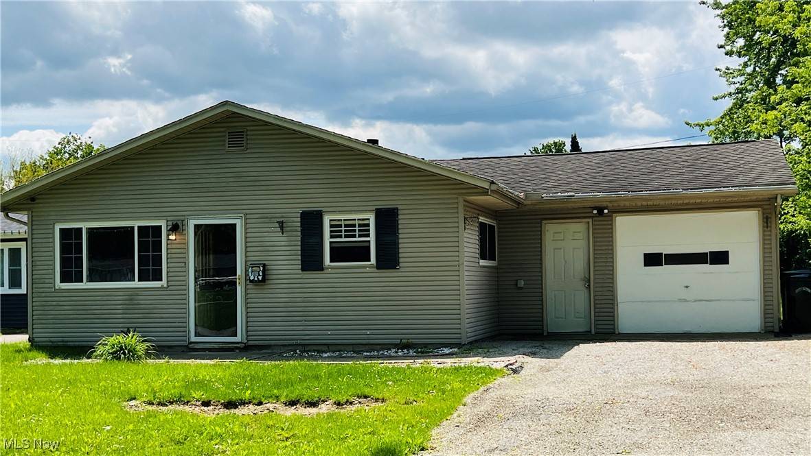 Elyria, OH 44035,989 Fairwood BLVD
