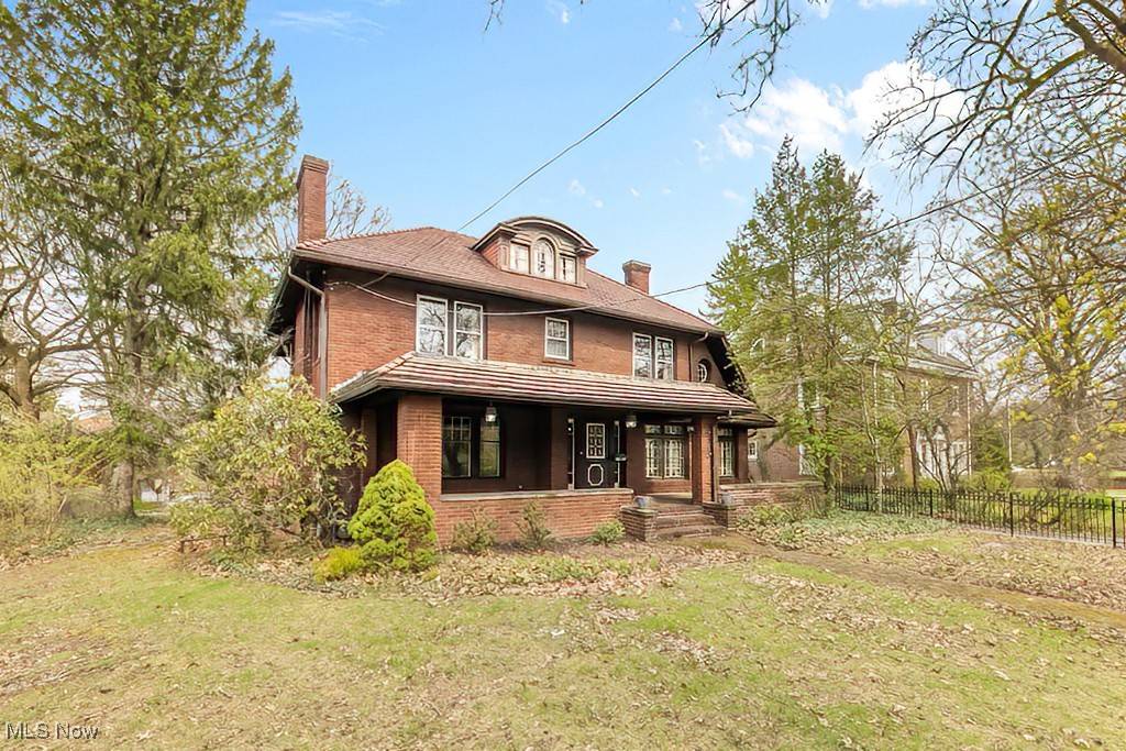 Akron, OH 44303,245 Merriman RD