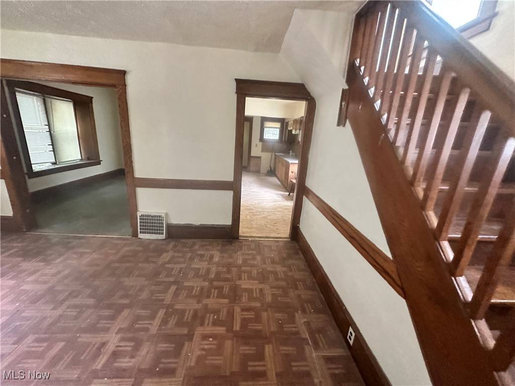 Akron, OH 44301,27 E Emerling AVE