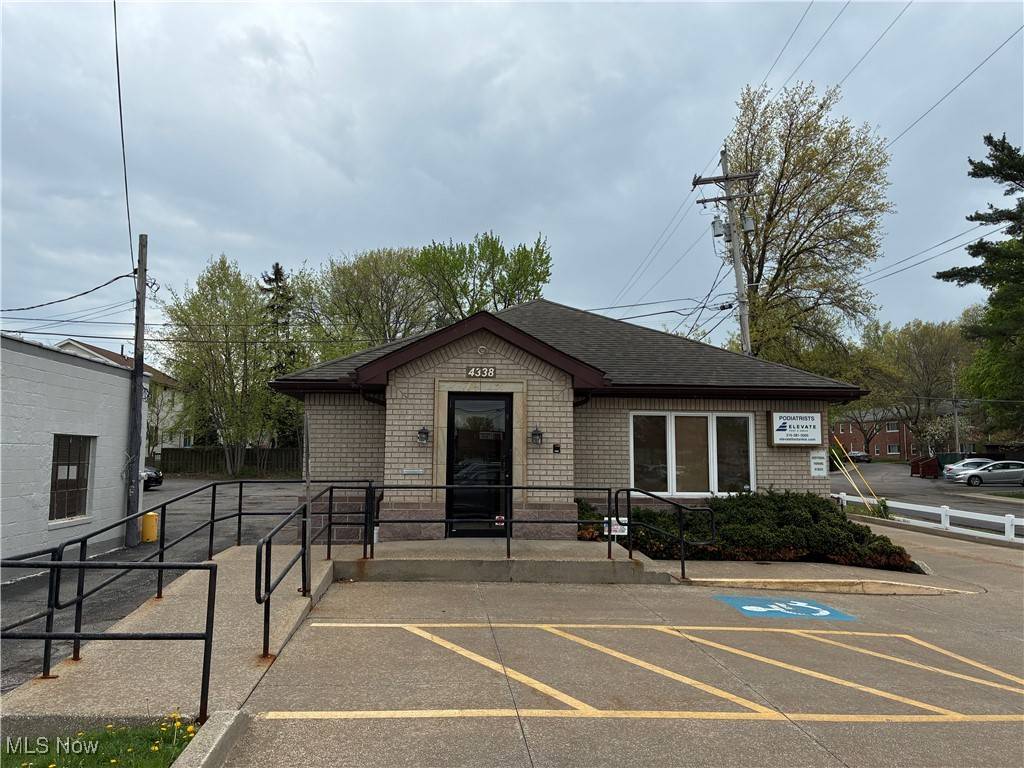 South Euclid, OH 44121,4338 Mayfield RD