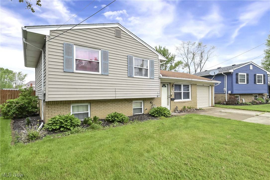 Elyria, OH 44035,816 Sherwood DR