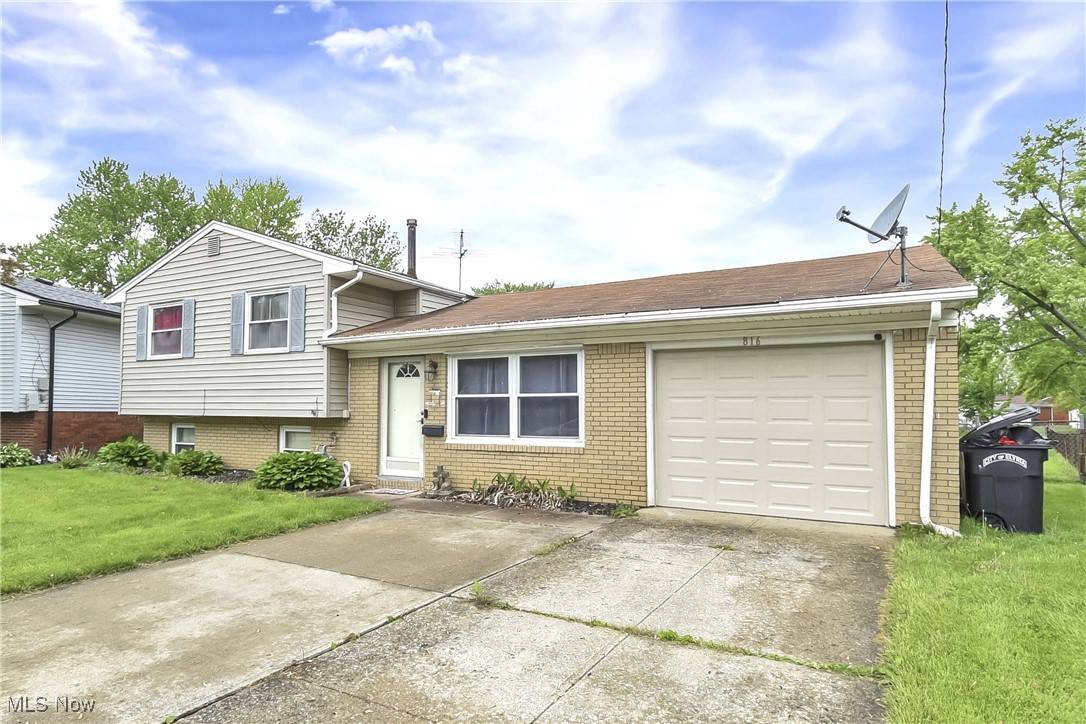 Elyria, OH 44035,816 Sherwood DR