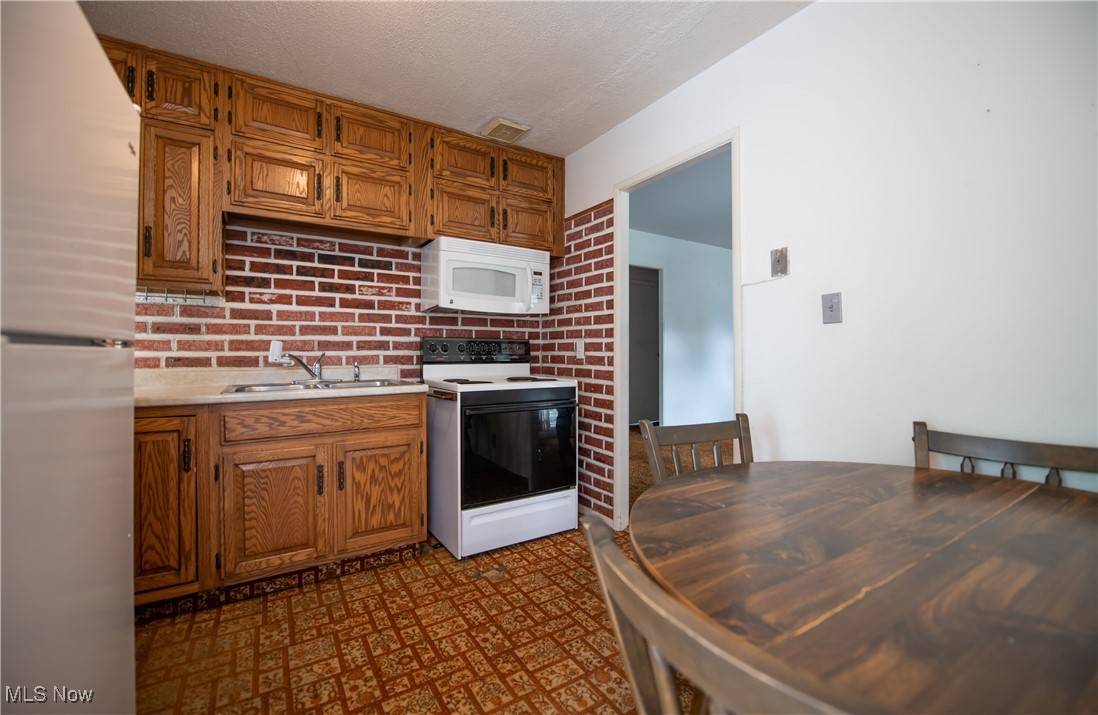 Mogadore, OH 44260,142 Marion AVE