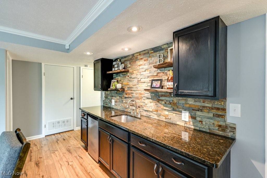 Stow, OH 44224,5511 Young RD