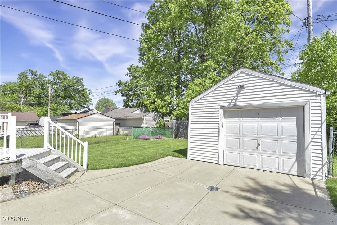 Parma, OH 44129,8204 Southington DR