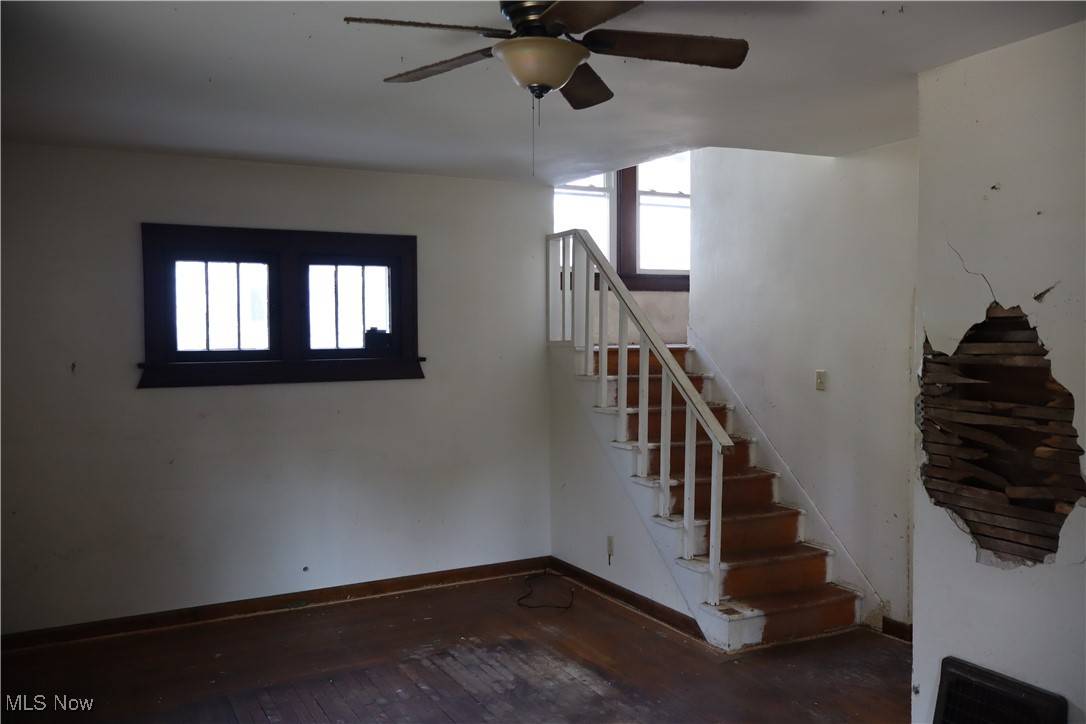 Akron, OH 44320,924 Work DR