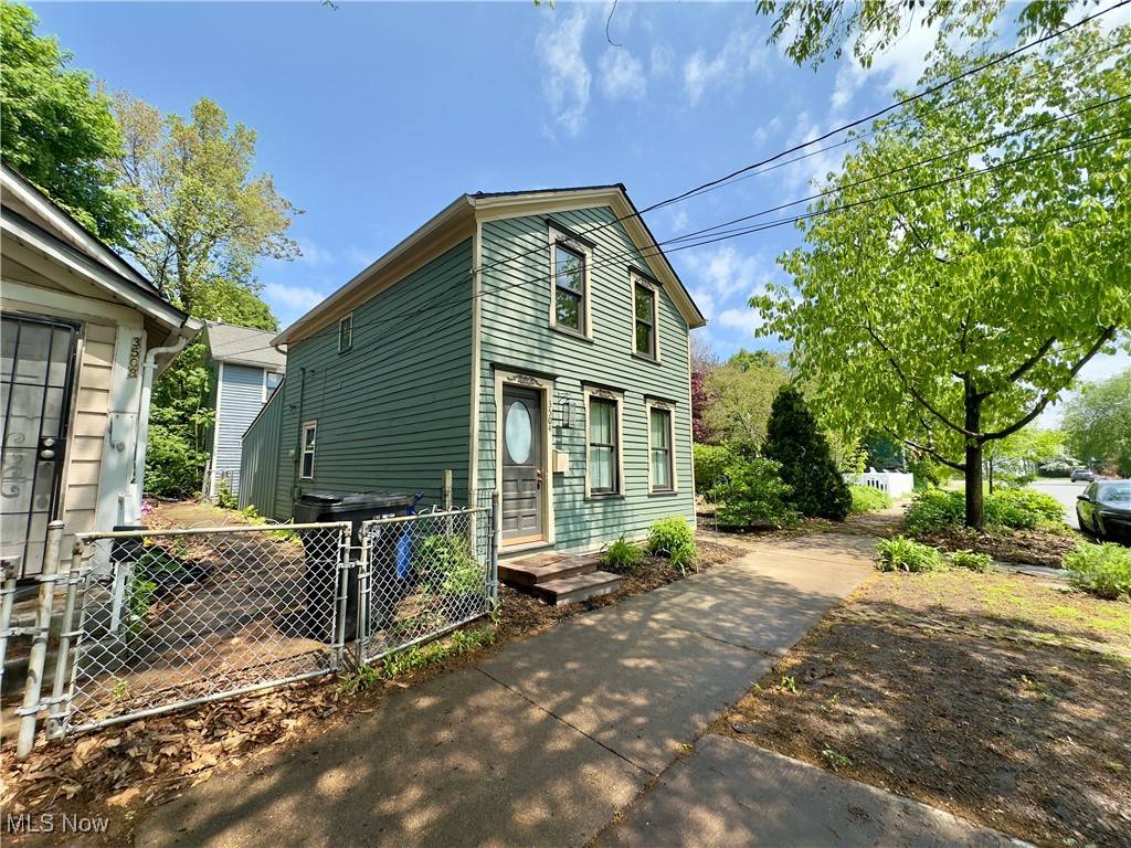 Cleveland, OH 44113,3504 Whitman AVE