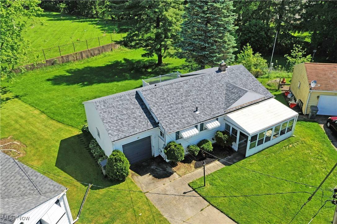 Youngstown, OH 44509,587 Mona LN