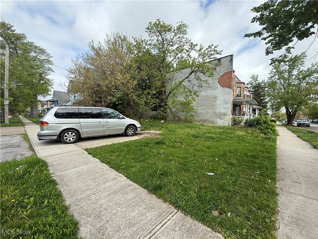 Cleveland, OH 44102,2104 W 98th ST