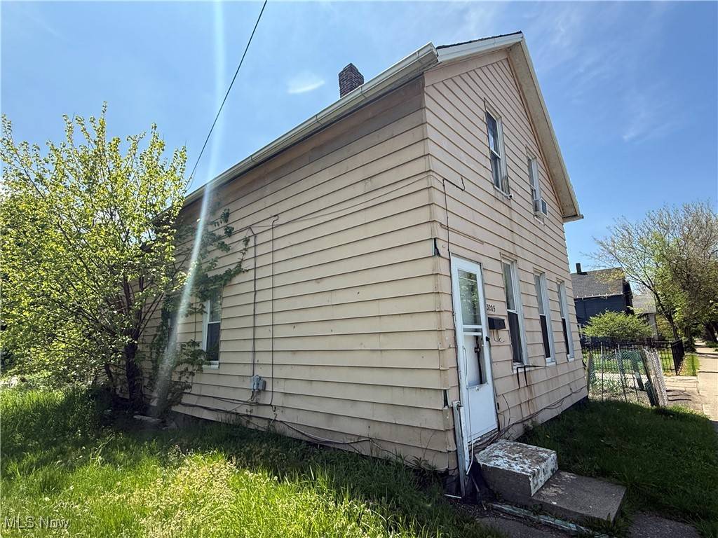 Cleveland, OH 44113,3205 Seymour AVE