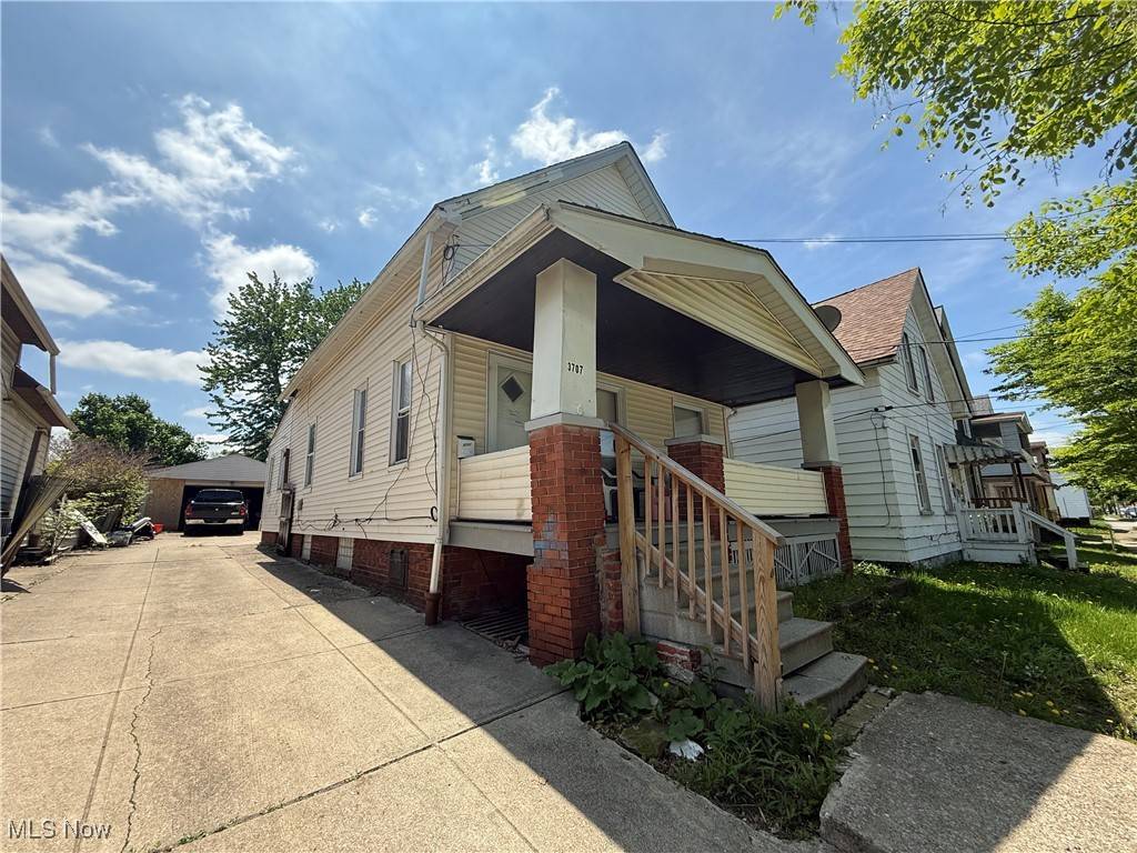 Cleveland, OH 44109,3707 Newark AVE