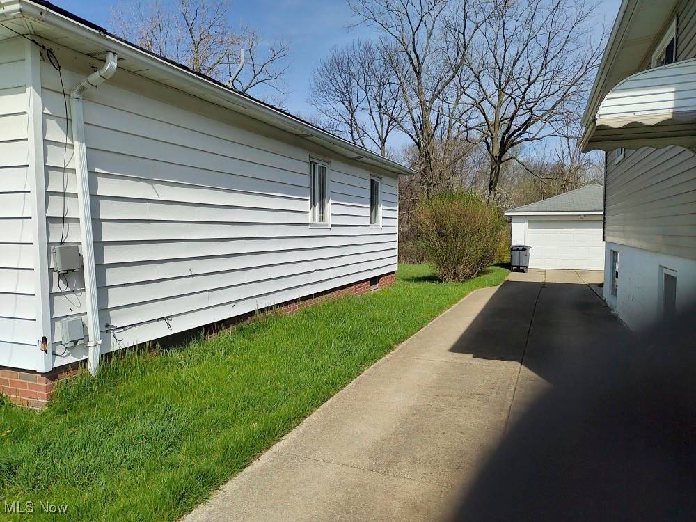 Cleveland, OH 44128,4655 E 175th ST