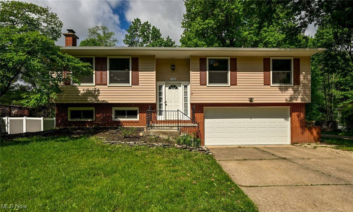 Stow, OH 44224,3428 Hiwood AVE