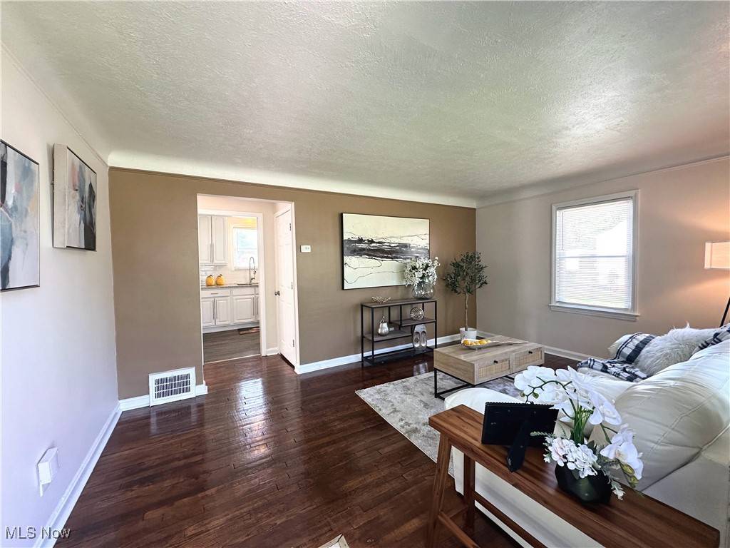 Warrensville Heights, OH 44122,19708 Sunset DR