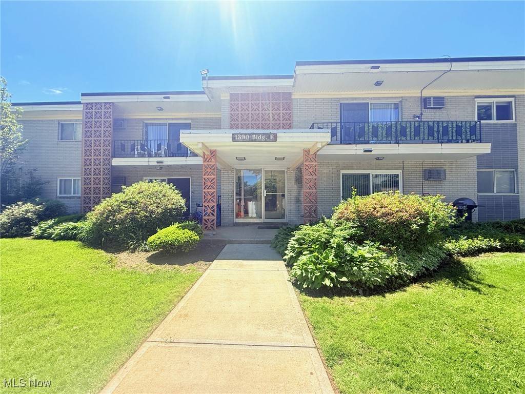 Mayfield Heights, OH 44124,1390 Golden Gate BLVD #E206